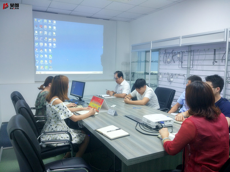 開會是為了解決問題，而不是重復問題