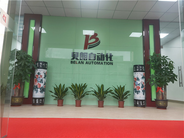 難怪產(chǎn)能如此之高，原來是機(jī)器人自動(dòng)化折彎助力