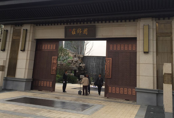 沈陽銅門成為富豪別墅的門面，誰在背后推動？